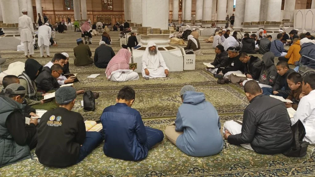 Halaqoh Quran bersama masyaikh di Masjid Nabawi